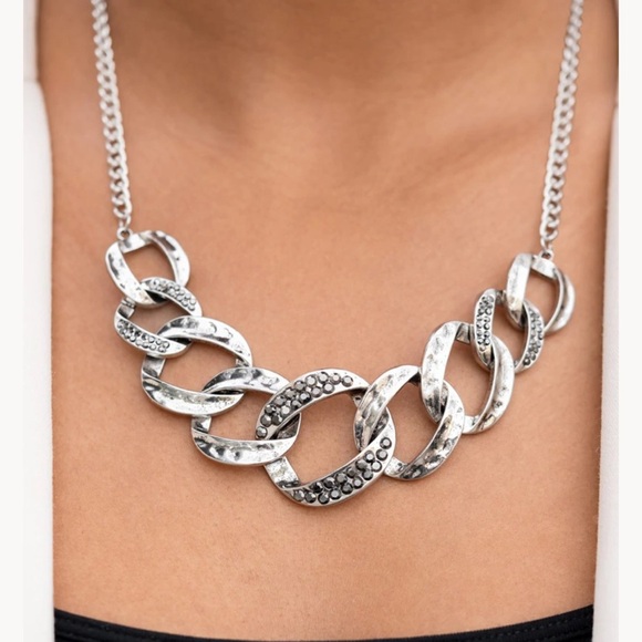 paparazzi Jewelry - Bombshell Bling - silver necklace. NWT